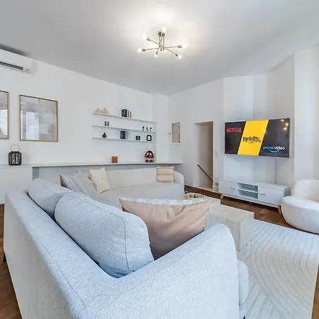 Elegant 3-bedroom Duplex Champs-elysees - Air Conditioning