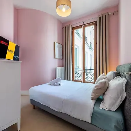 Elegant 3-bedroom Duplex Champs-elysees - Air Conditioning