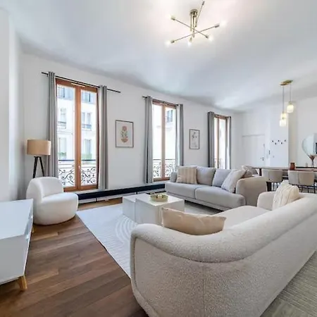 Elegant 3-bedroom Duplex Champs-elysees - Air Conditioning *